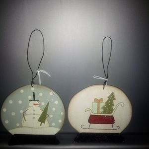 Set if 2 large country ornaments